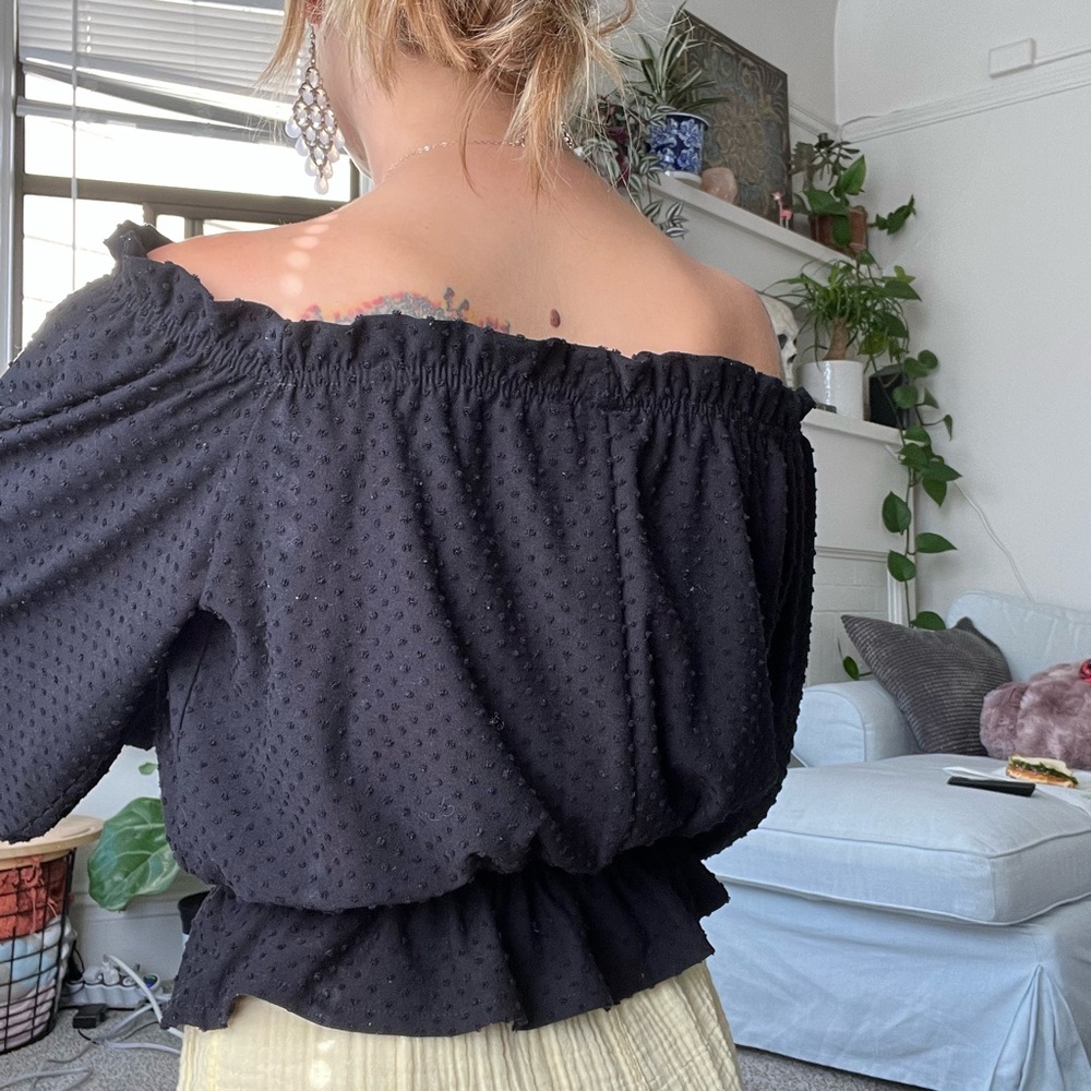 Black off the shoulder shirt - Picture 3 of 4